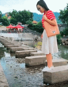 gif丨怕女朋友累着,也不能这样宠着吧