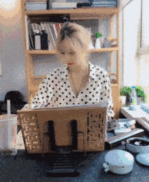 搞笑gif趣图前几天跟媳妇去领结婚证